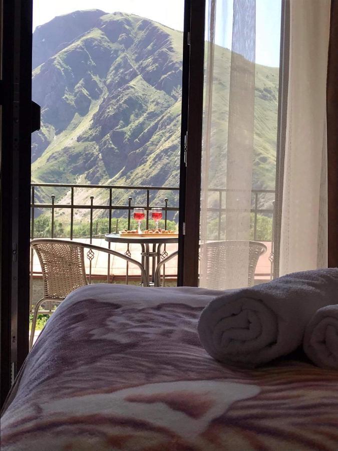 Crystal Kazbegi Hotel ภายนอก รูปภาพ