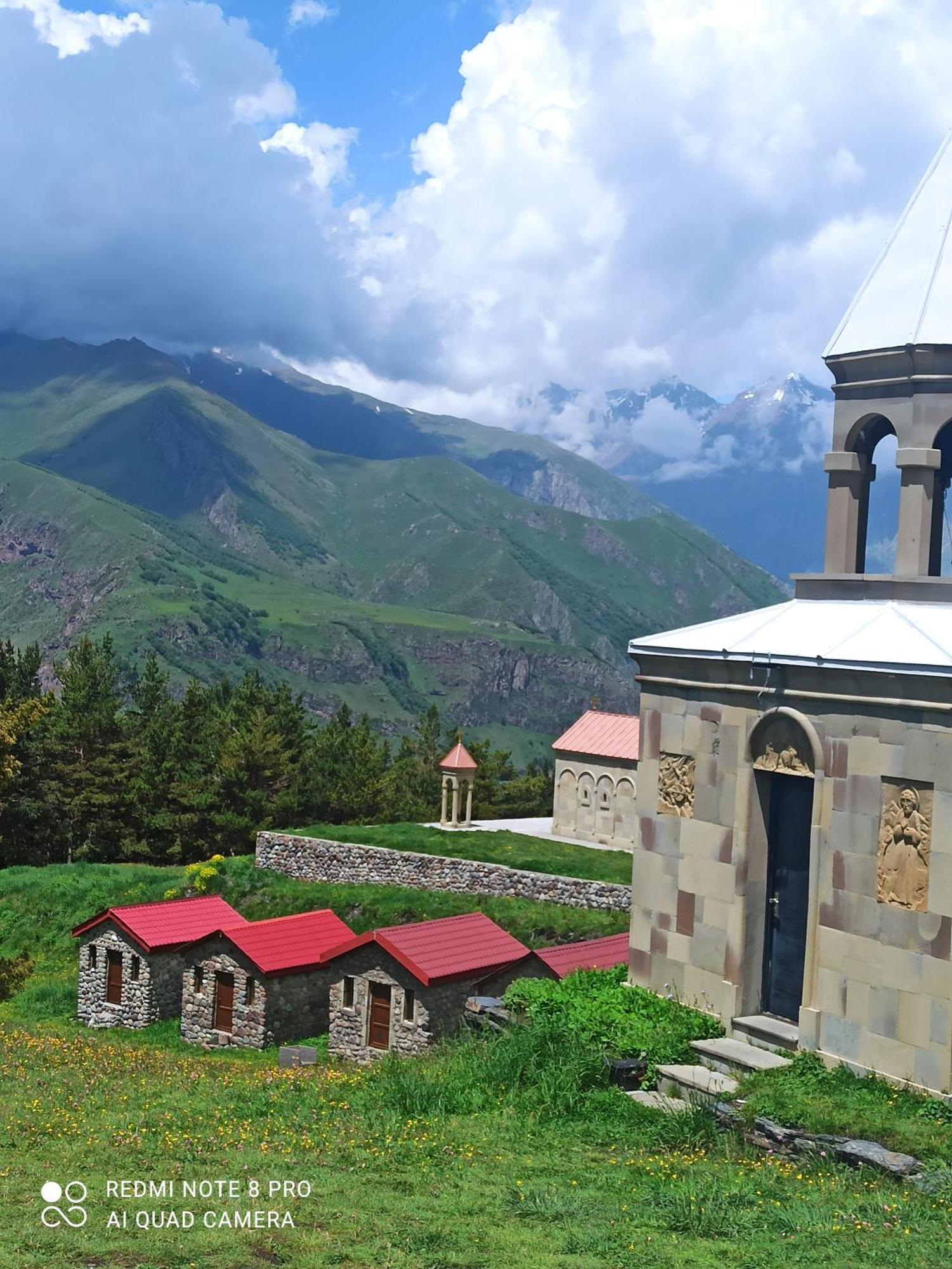 Crystal Kazbegi Hotel ภายนอก รูปภาพ